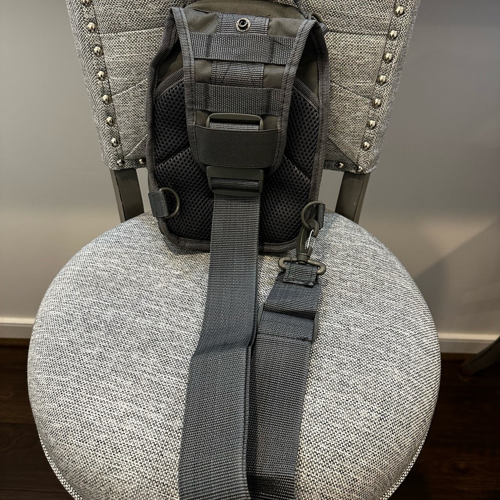New with Tags East West USA Sling Bag - Picture 4 of 11